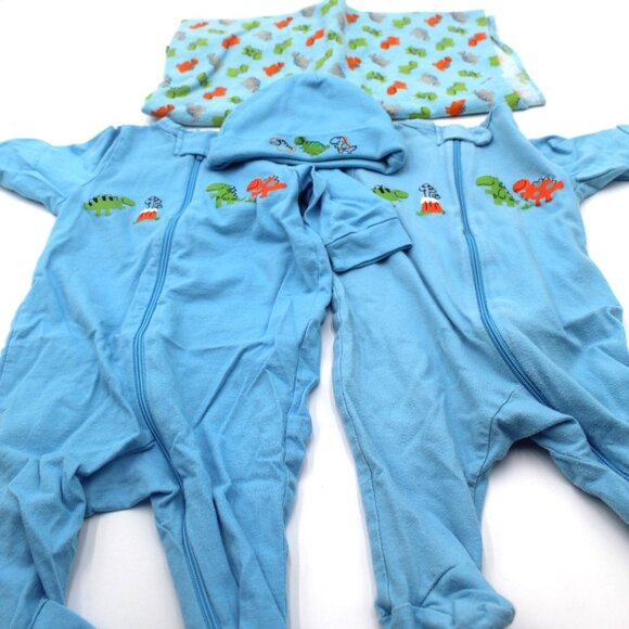 Gerber Newborn Blue Baby Boy 2 Long Sleeve Footed Sleepers With Hat and Blanket - Picture 1 of 11